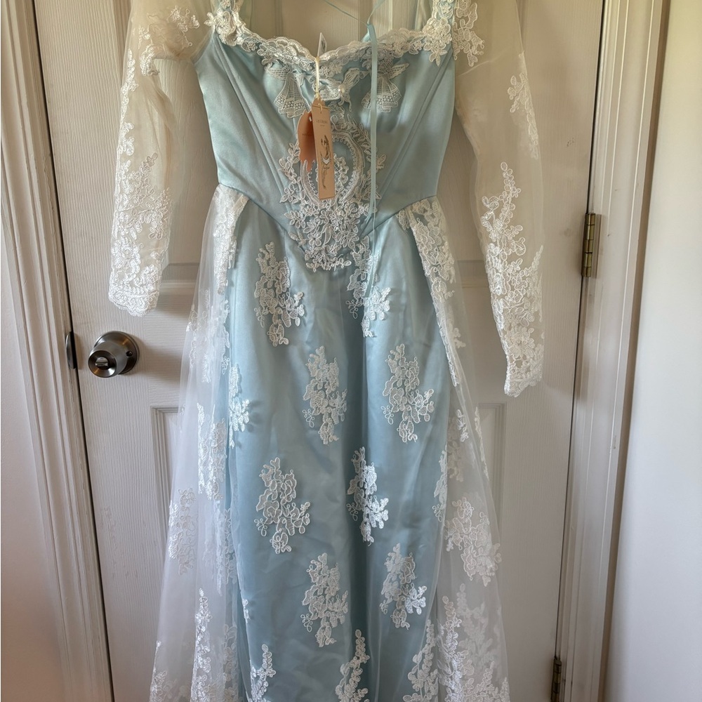 “Frozen” Corset Dress - Picture 4 of 6